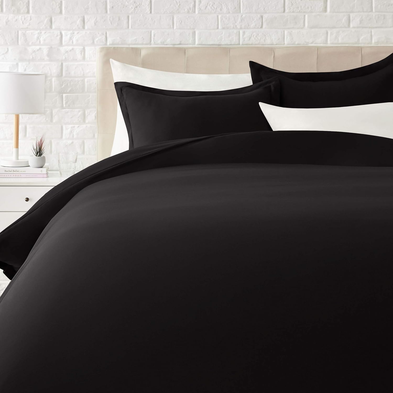 Amazon Basics Lightweight Microfiber 3-Piece Duvet Cover Set with Zipper Closure, Full/Queen, Black, Solid