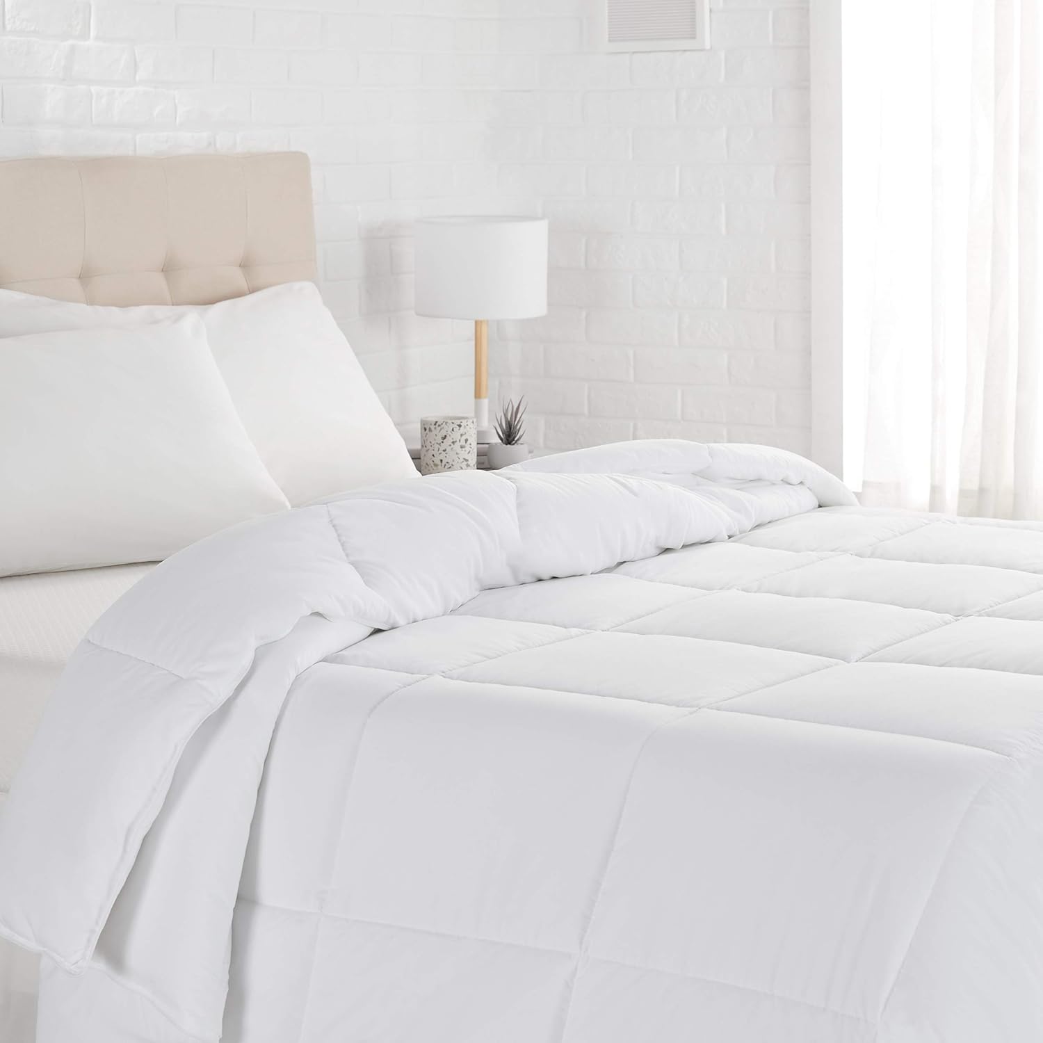 Amazon Basics Down Alternative Bedding Comforter Duvet Insert, King, White, Light