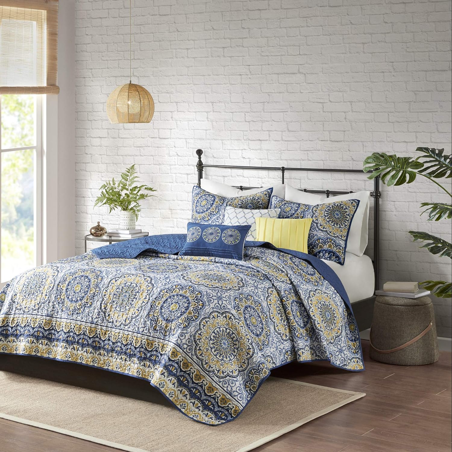 Madison Park Tangiers Quilt Modern Classic Design All Season, Breathable Coverlet Lightweight Bedding Set, Matching Shams, Decorative Pillow, King/Cal King(104x94), Circle Blue 6 Piece