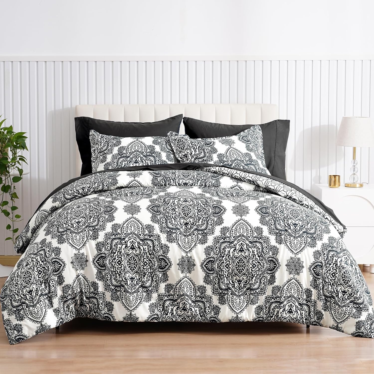 PHF 7 Pieces Queen Comforter Set, Ultra Soft Bed in A Bag Comforter & Sheet Set- Paisley Bedding Set Include Comforter, Pillow Shams, Flat Sheet, Fitted Sheet and Pillowcases, Black & White