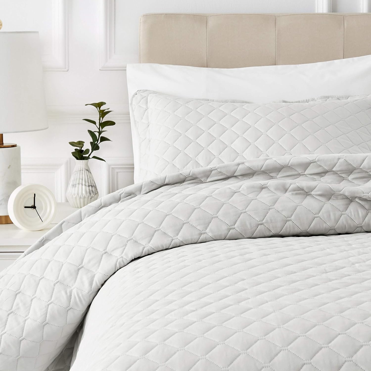 Amazon Basics Oversized Quilt Bed Set, Embossed Coverlet and Sham - Twin, Cream Diamond