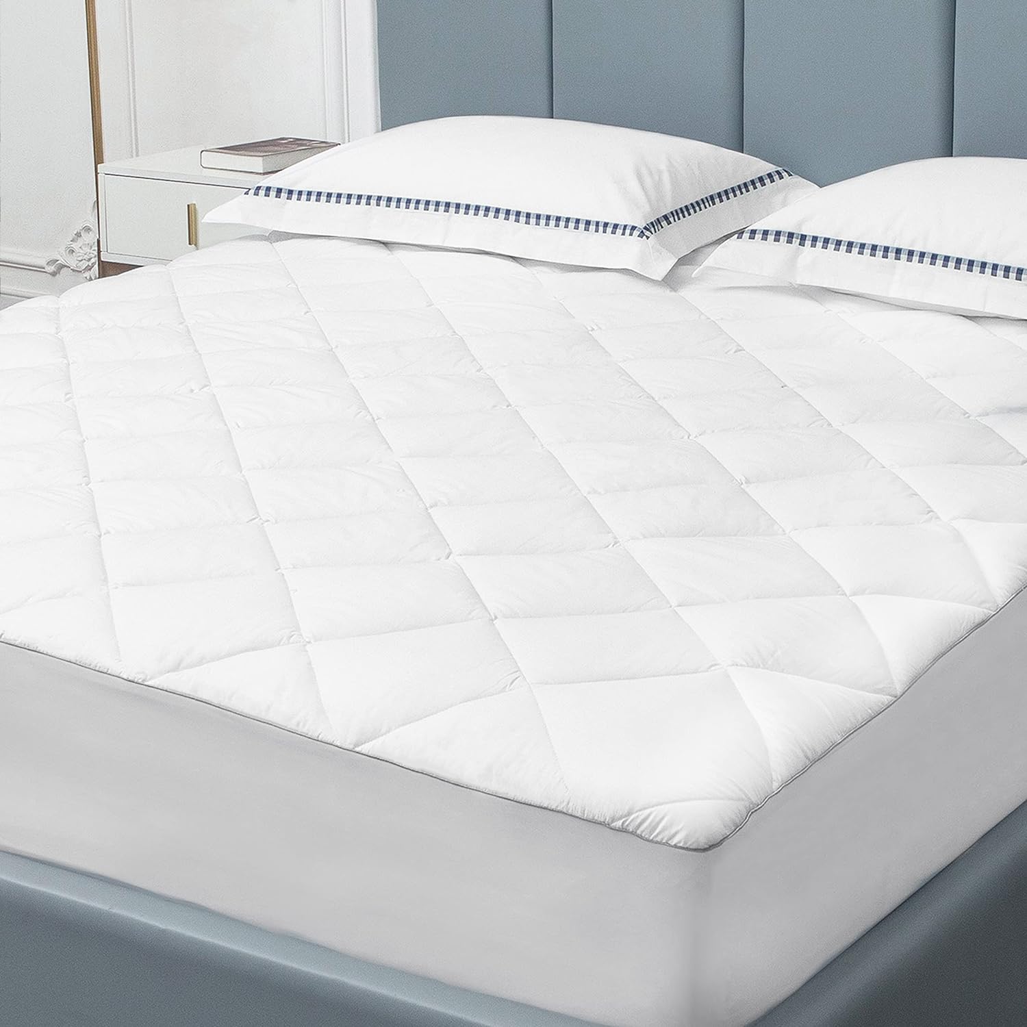 I like the fit, nice and tight around the deep mattress. It isnt loose or sloppy. The cover isnt too thick nor too thin. Good choice for me. I spent quite an amount of time looking and reading reviews of 4 stars mattress covers. Very pleased.