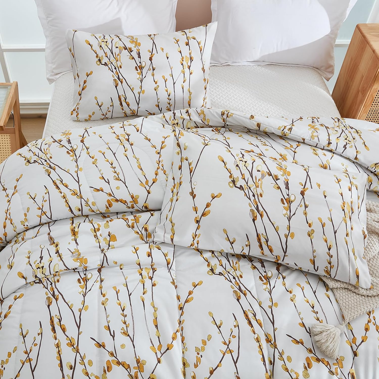Bedbay Yellow Floral Comforter Queen Size Bedding Set Branches Leaf Botanical Plant Themed Soft Microfiber Fluffy Comforter 3 Pieces Room Decor Aesthetic Bedding for Girls Boys Adults