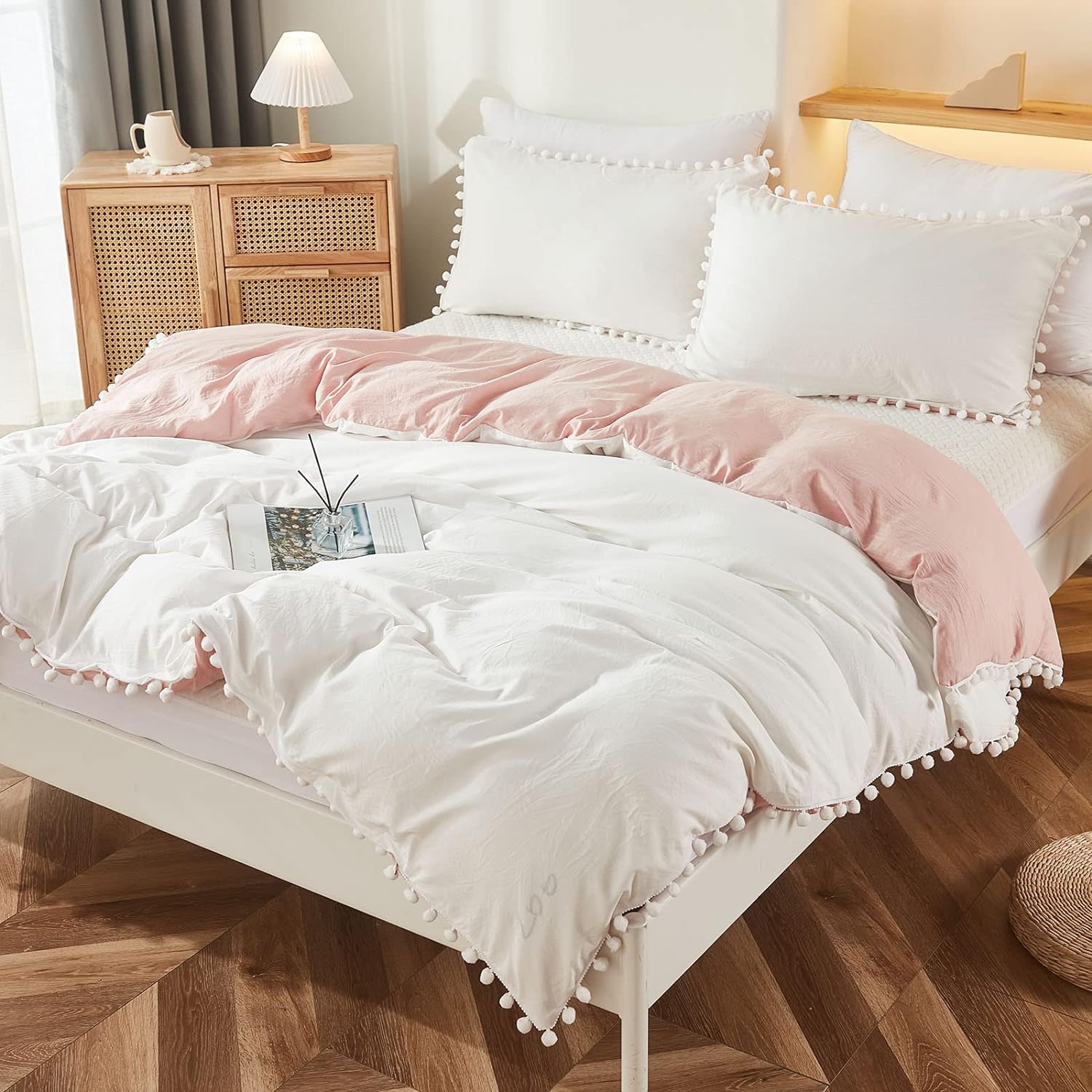 Bedbay Pink Queen Comforter Set Pink Bedding Ultra Soft Breathable 3 Pcs Fluffy Comforter Bed Set for All Season White and Pink Reversible Aesthetic Bedding Set Room Decor(White&Pink,Queen)